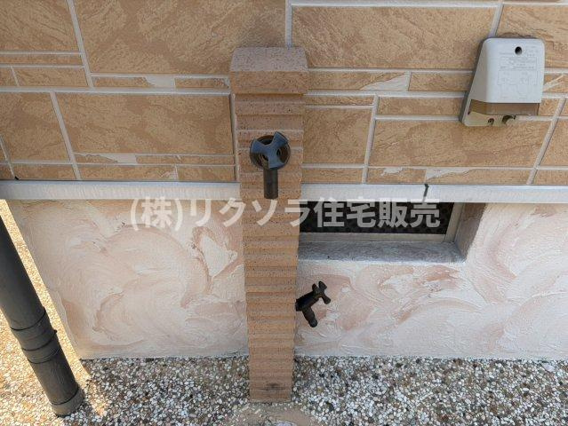 香里西之町　中古一戸建ての設備|屋外電源、水栓
■物件内覧・資金計画相談・住宅ローン相談、リフォーム相談、お問合せ受付中■
※当日・翌日のご内覧、ご相談はお電話でのお問合せがスムーズです！