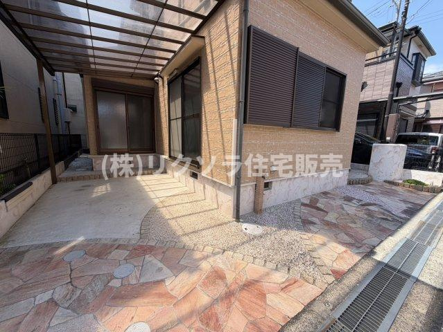 香里西之町　中古一戸建ての駐車場|2台駐車可能
■物件内覧・資金計画相談・住宅ローン相談、リフォーム相談、お問合せ受付中■
※当日・翌日のご内覧、ご相談はお電話でのお問合せがスムーズです！