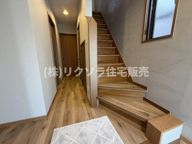 香里西之町　中古一戸建ての内装|玄関内部
■物件内覧・資金計画相談・住宅ローン相談、リフォーム相談、お問合せ受付中■
※当日・翌日のご内覧、ご相談はお電話でのお問合せがスムーズです！