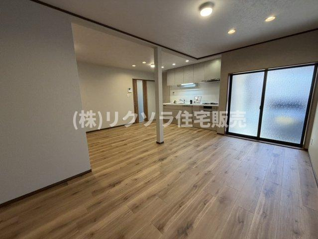 香里西之町　中古一戸建ての居間・リビング|LDK20.0帖
■物件内覧・資金計画相談・住宅ローン相談、リフォーム相談、お問合せ受付中■
※当日・翌日のご内覧、ご相談はお電話でのお問合せがスムーズです！