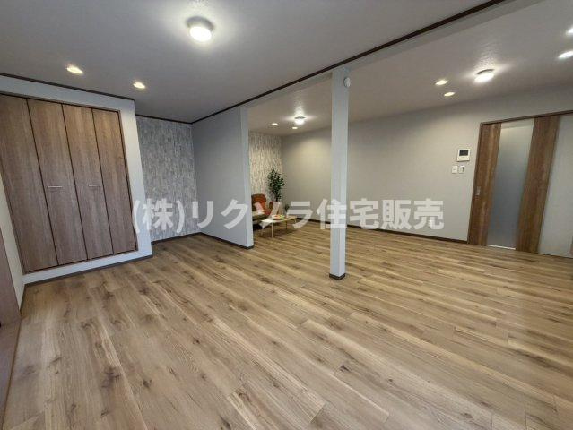 香里西之町　中古一戸建ての居間・リビング|LDK20.0帖
■物件内覧・資金計画相談・住宅ローン相談、リフォーム相談、お問合せ受付中■
※当日・翌日のご内覧、ご相談はお電話でのお問合せがスムーズです！