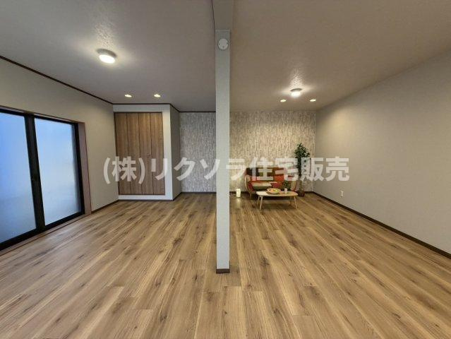 香里西之町　中古一戸建ての居間・リビング|LDK20.0帖
■物件内覧・資金計画相談・住宅ローン相談、リフォーム相談、お問合せ受付中■
※当日・翌日のご内覧、ご相談はお電話でのお問合せがスムーズです！