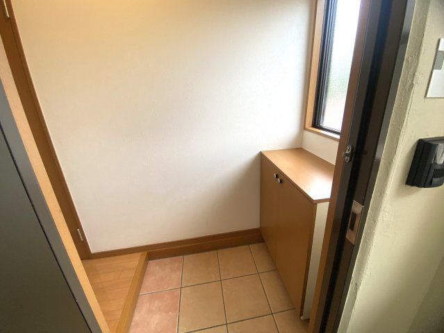 コンチェルト御薗宇の玄関