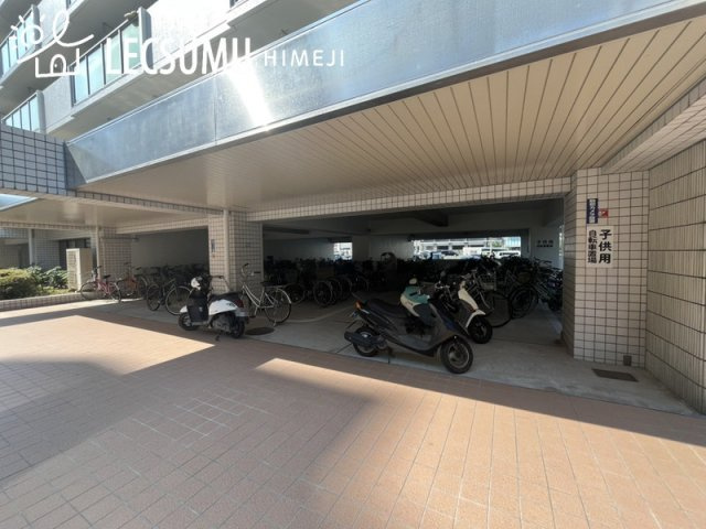野里マンションの駐輪場
