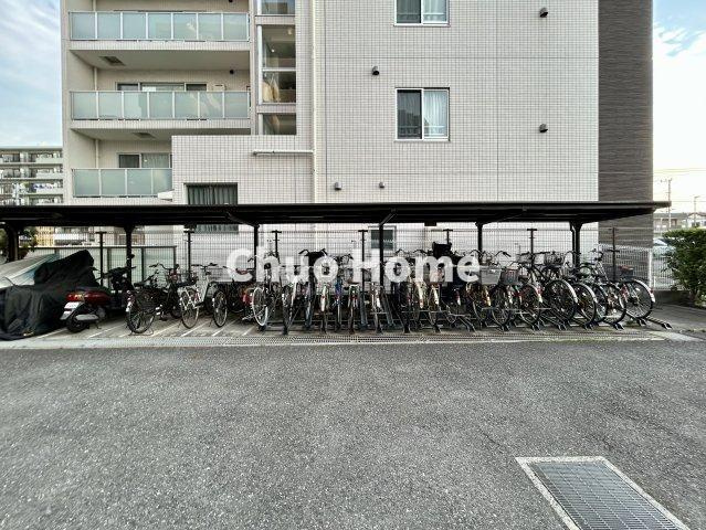 レクセルマンション北綾瀬第2の駐輪場|【自転車置き場】最新の空き状況や費用などの詳細は担当スタッフまでお問い合わせください。