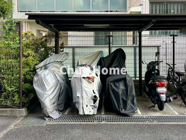 レクセルマンション北綾瀬第2の駐車場|【バイク置場】最新の空き状況や費用などの詳細は担当スタッフまでお問い合わせください。
