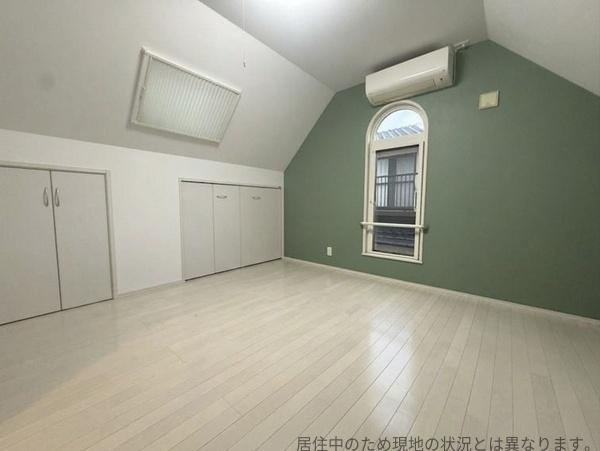 明磧2丁目　中古の洋室|約8帖の広々とした洋室です。広さがあるため様々な用途で使用していただけます。ホワイトを基調とした明るい空間で、収納スペースも豊富に備えています。