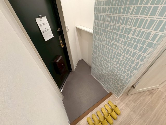 OMマンション東生駒の玄関