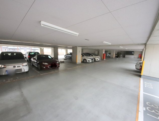 OMマンション東生駒の駐車場