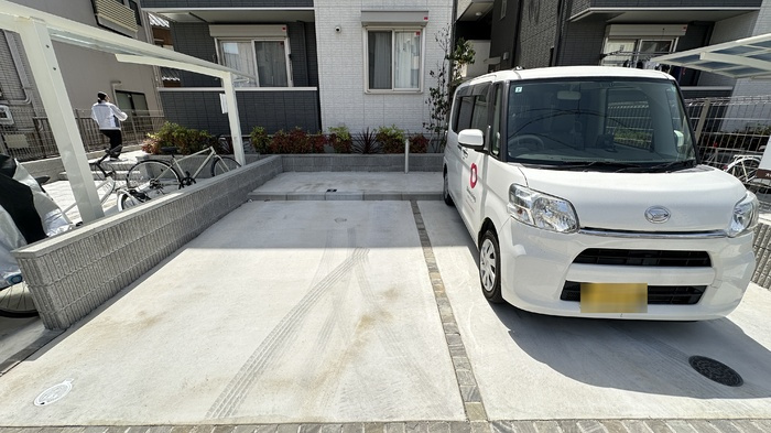 シオン佐古前の駐車場