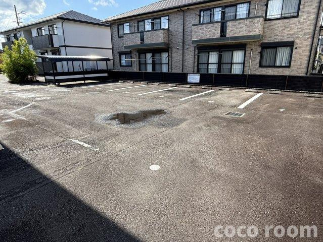 サンフローラ　Ａ棟の駐車場