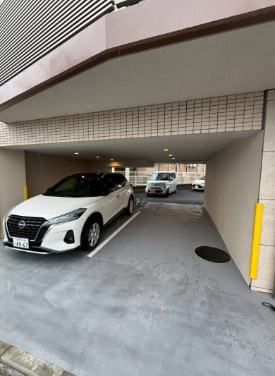 エストゥルース府中の駐車場