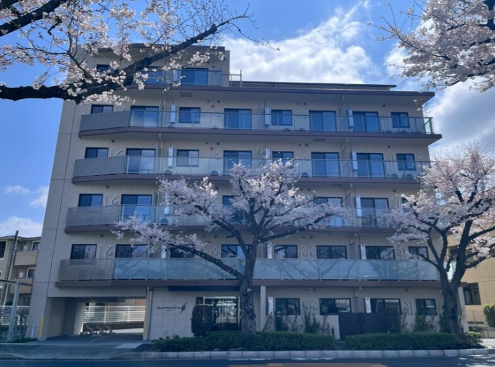 エストゥルース府中の外観
