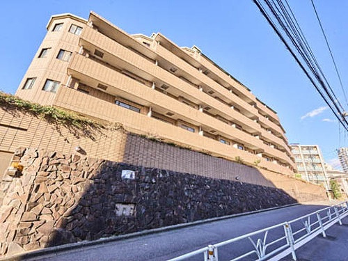 ライオンズガーデン初台の外観|建物外観（別角度）　※２０２４年３月の写真