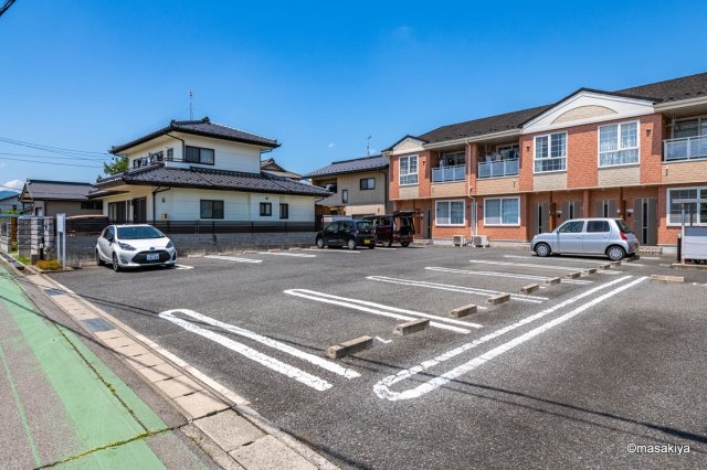 リーフの駐車場|駐車場