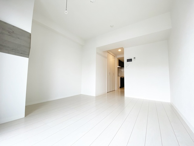 ロイヤルパーク高鼻の洋室|きれいなフローリングです☆