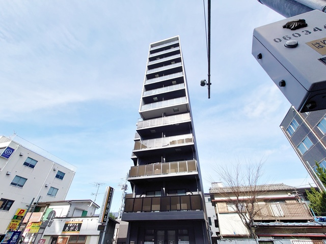 ロイヤルパーク高鼻の外観|鉄筋コンクリート造12階建てです☆