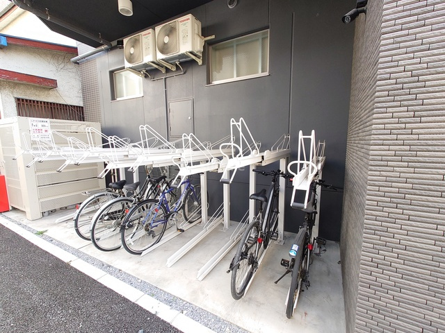 ロイヤルパーク高鼻のその他共用部分|駐輪場です☆