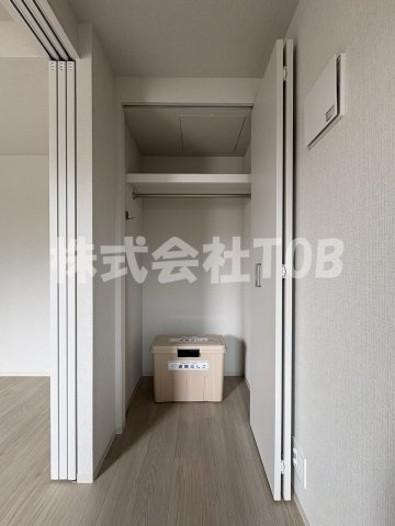 【収納】 | ウェルスクエア八幡山 | 洋室2.2帖　収納