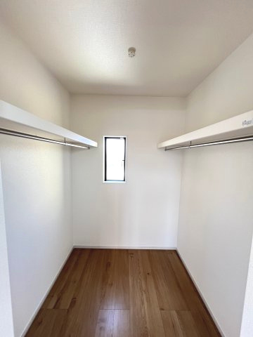 【収納】 | 福岡市南区老司5丁目5期Y　1号棟（全2棟）【仲介手数料無料・0円】 | 現地写真。ウォークインクローゼットです。