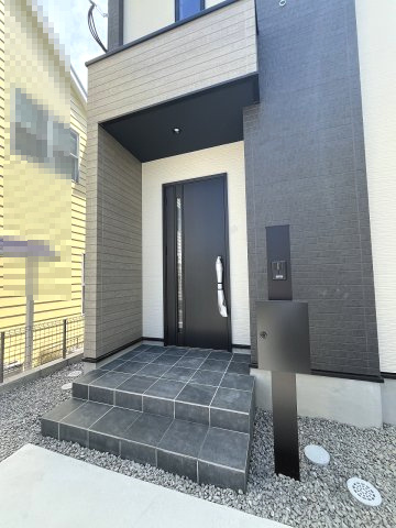 【玄関】 | 福岡市南区老司5丁目5期Y　1号棟（全2棟）【仲介手数料無料・0円】 | 現地写真。