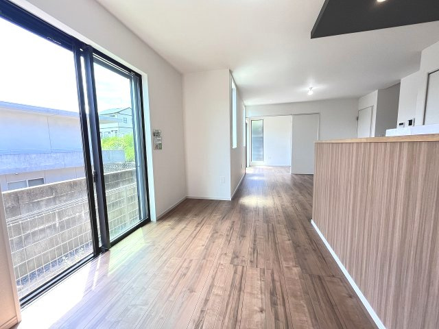 【居間・リビング】 | 福岡市南区老司5丁目5期Y　1号棟（全2棟）【仲介手数料無料・0円】 | 現地写真。