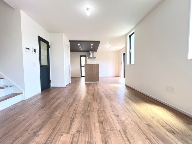 【居間・リビング】 | 福岡市南区老司5丁目5期Y　1号棟（全2棟）【仲介手数料無料・0円】 | 現地写真。