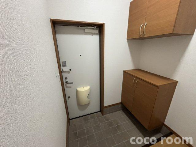 シャルム蓮華寺の玄関