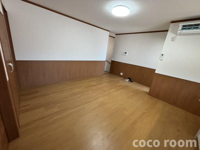 シャルム蓮華寺の居間・リビング
