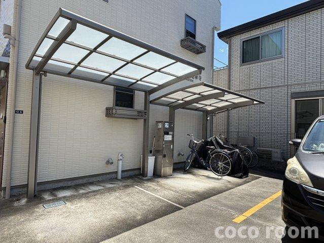 シャルム蓮華寺の駐車場