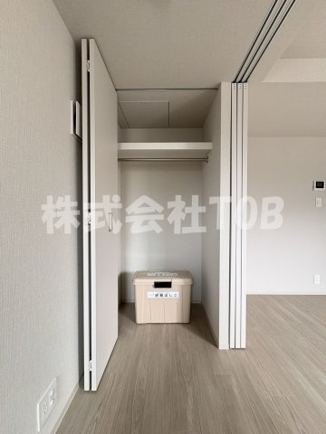 【収納】 | ウェルスクエア八幡山 | 洋室2.2帖　収納