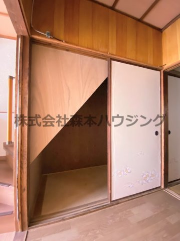 【収納】 | 　門真市野里町17テラスハウス | 階段下収納です