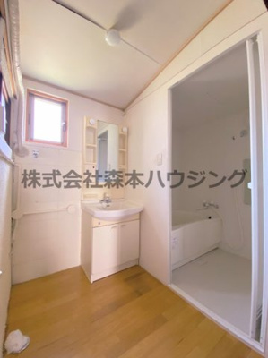 【洗面所】 | 　門真市野里町17テラスハウス | 使いやすい洗面所です