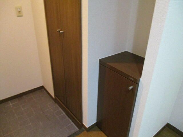 菱和パレス大塚の玄関