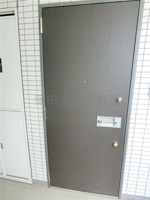 ライジングプレイス蒲田南の玄関