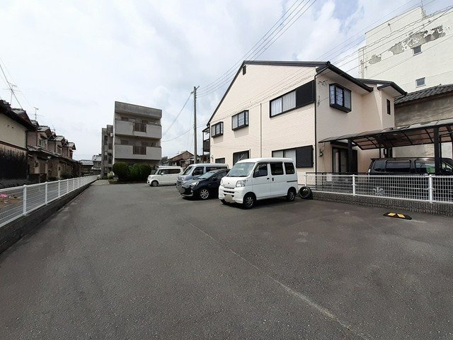 リヴィエールの駐車場