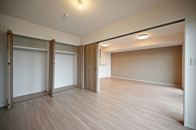 コスモ西宮の洋室|-洋室6.0帖-
住まう方のライフスタイルに合わせて自由に使えるお部屋です。
