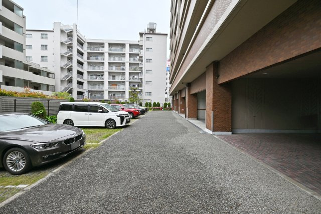 コスモ西宮の駐車場|駐車場月額料金：17000円～20000円
※空き状況は要確認