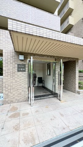 新千里桜ヶ丘メゾンシティ七番館のエントランス|エントランス