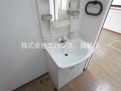 【洗面所】 | サンシャインB | 忙しい朝には欠かせない洗面所です