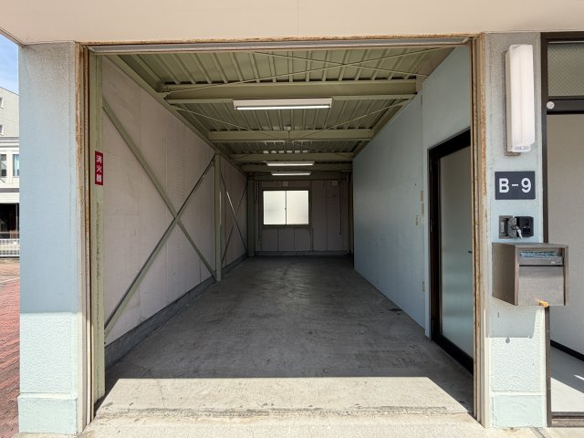 ビジネスパーク西浅田の内装|1階倉庫