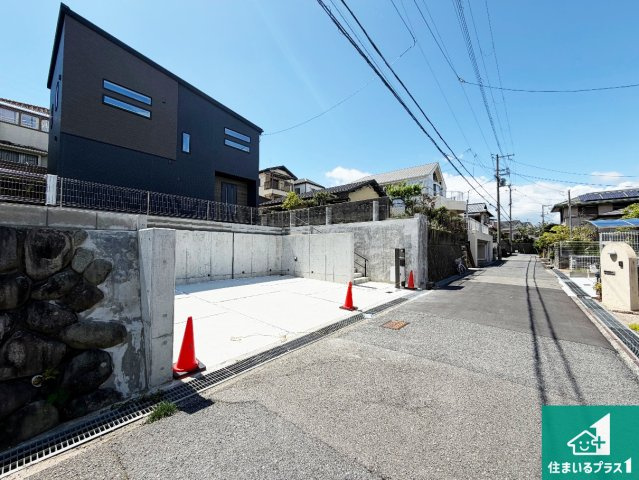 29日(土)30日(日)現地ご見学可能！神戸市北区緑町　限定1邸の前面道路含む現地写真|周辺は閑静な住宅街！前面道路広々で車の出し入れも便利です。駐車が苦手な方でも安心して車庫入れできます！