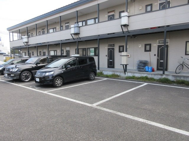 グランド飛鳥の駐車場