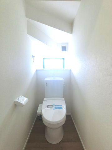 小城市三日月町久米3期のトイレ|清潔感のあるトイレです