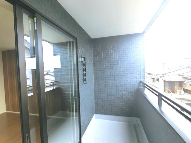 小城市三日月町久米3期のバルコニー|開放的で明るい空間を演出してくれるバルコニーです