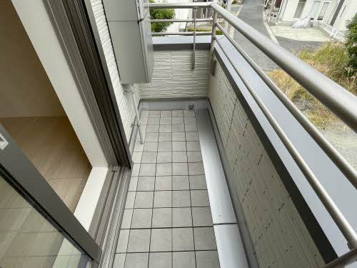 熊本市南区御幸笛田２丁目のアパートのバルコニー