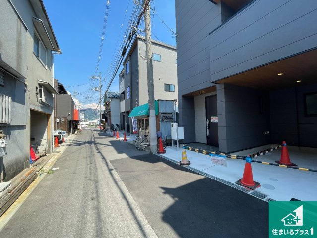 29(土)30(日)現地説明会！◆八尾市山本町北　限定1邸の前面道路含む現地写真|周辺は閑静な住宅街！前面道路広々で車の出し入れも便利です。駐車が苦手な方でも安心して車庫入れできます！