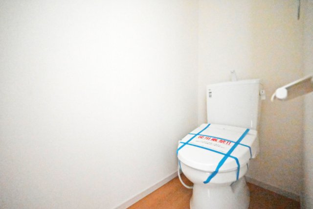 テラシエ食満3丁目新築一戸建て│4LDK+駐車並列2台可のトイレ|1・2階に1か所ずつウォッシュトイレを導入しています。