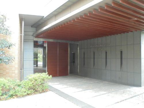 ライオンズ東京根岸レジデンスのエントランス