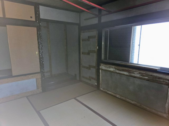 神戸市垂水区潮見が丘１丁目 2棟まとめ売りの和室|B宅　押し入れ収納を完備。寝室や趣味の部屋として利用可能です。